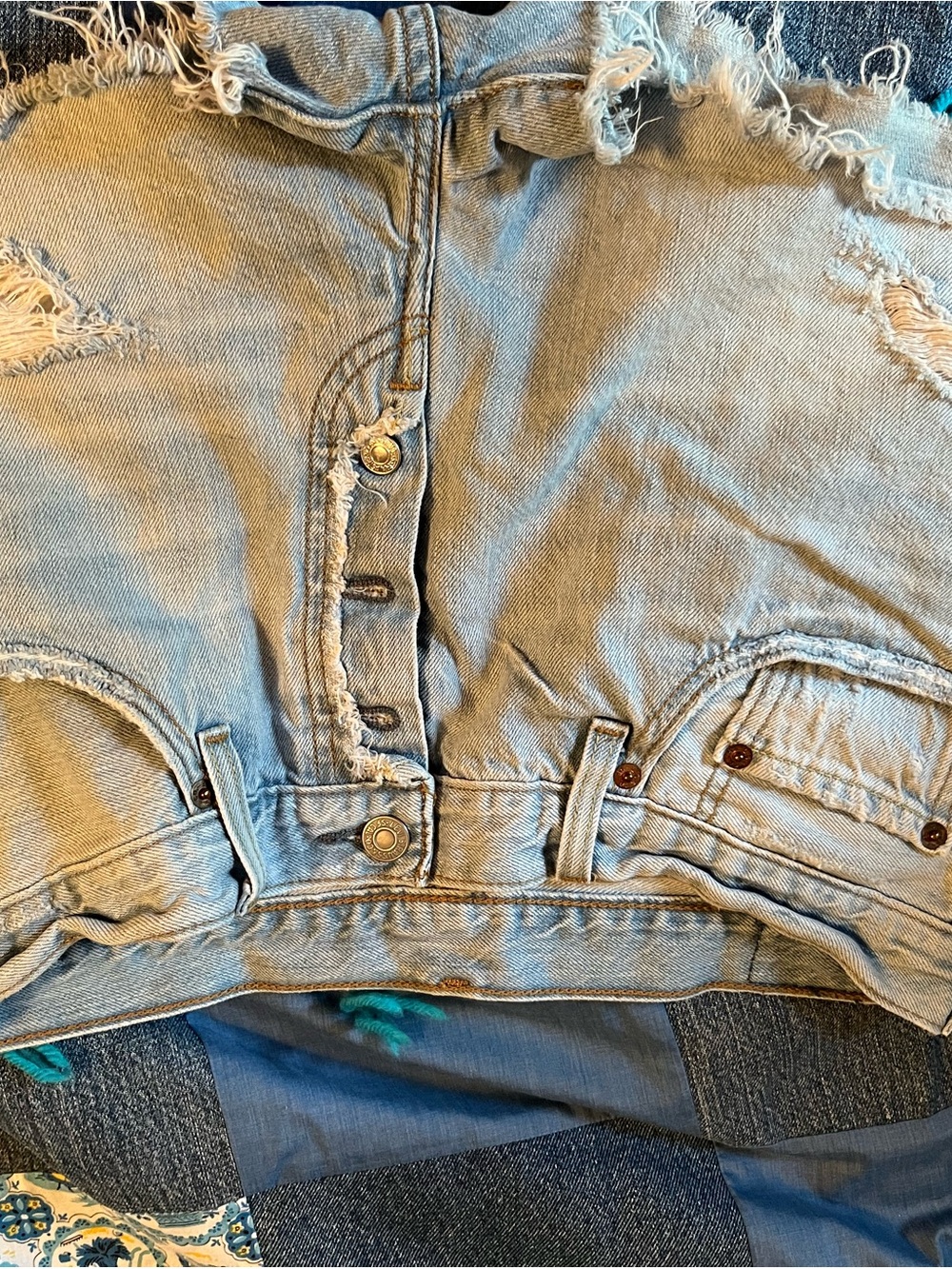 Light Wash Distressed Women's Jeans - Casual High-Rise Style